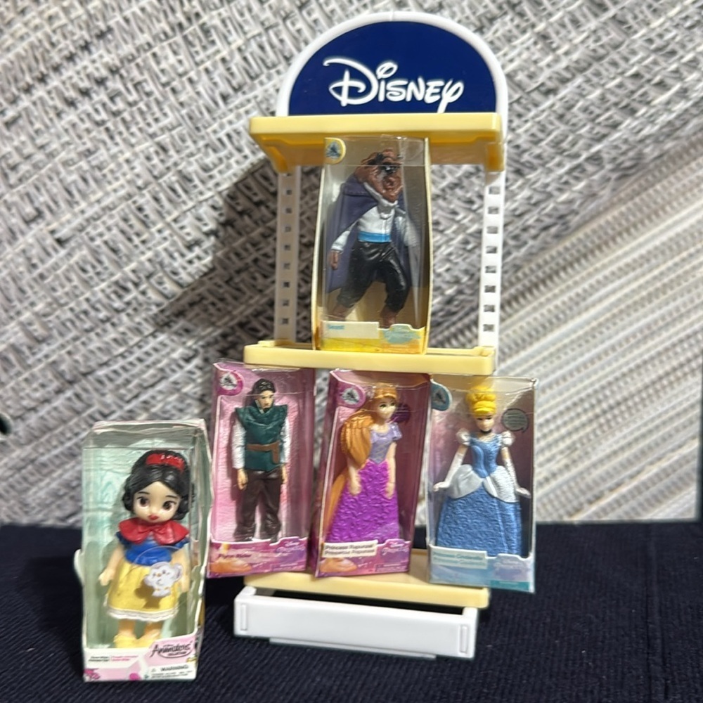 Disney | Mini brands | Snow White | Flynn Rider, Rapunzel | Cinderella | Beast - Picture 3 of 3